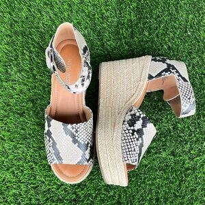 NINE WEST Snakeskin Print Wedges size 7.5
